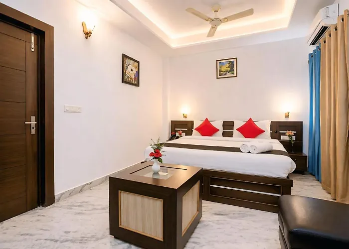 Goyal Hotelirs - Hotel Tara Palace Near Tajmahal East Gate, Agra