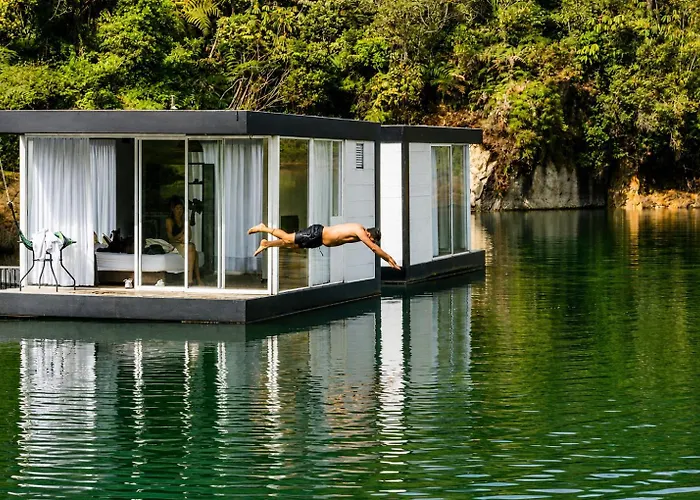 Hotel Pietrasanta Cabanas Frente A La Represa Penol Guatape