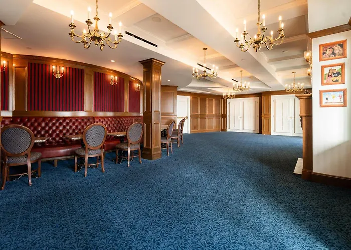 Madison Beach Hotel, Curio Collection By Hilton