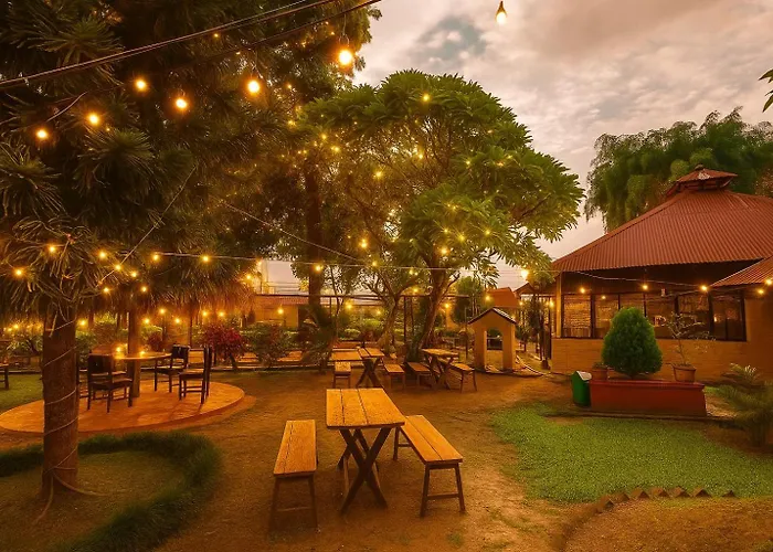 Hotel Tharu Garden
