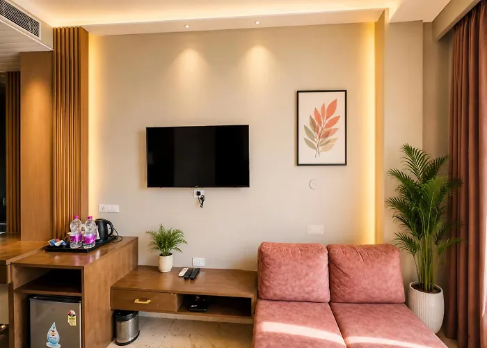 The Bay Suites - Sea Beach Front Hotel - Rooftop Infinity Pool - Balcony & Sea View In All Rooms - New Marine Drive Road - Complimentary Breakfast