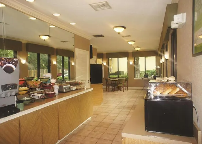 Baymont By Wyndham Intl Speedway I-95 Daytona Beach