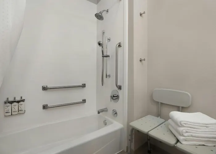 Holiday Inn Express & Suites Acworth - Kennesaw Northwest By Ihg