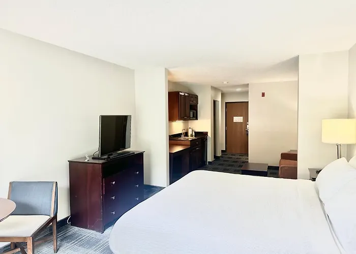 Holiday Inn Express & Suites Meriden By Ihg