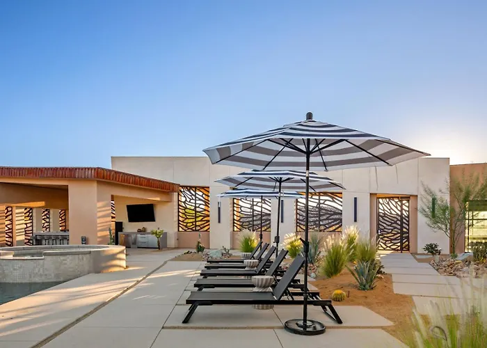 Peak By Fieldtrip - 8 Bedroom Modern Oasis - 2 Pools