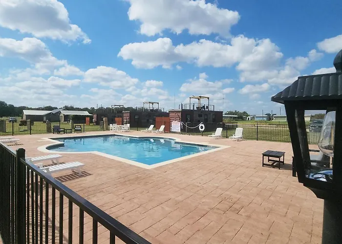 Hill Country Container Home Rooftop Deck & Pool