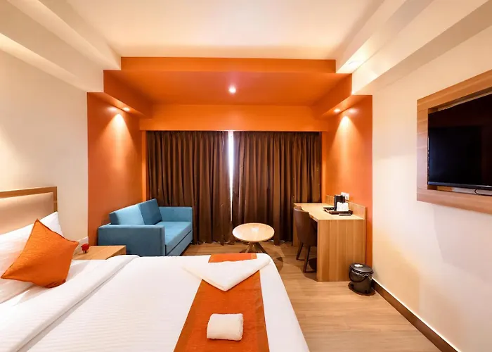 New Hotel Golden Wave Premium In Marine Drive - Sea View Rooms With Balcony - Free Parking, Restaurant, Free Wi-Fi, Spacious Rooms