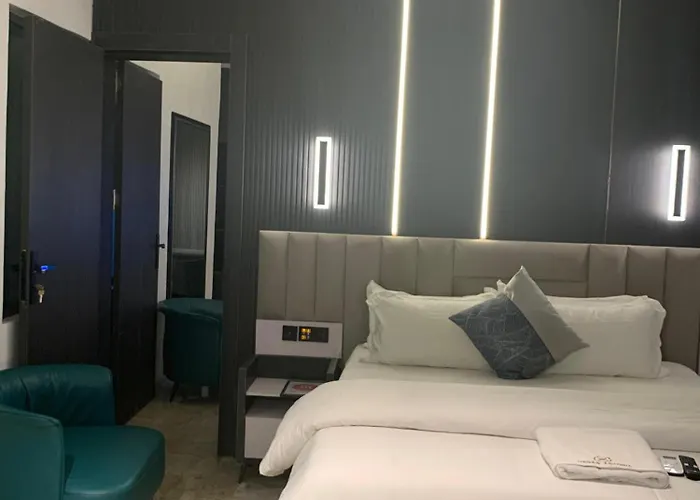 Vegas Astoria Hotel And Suites