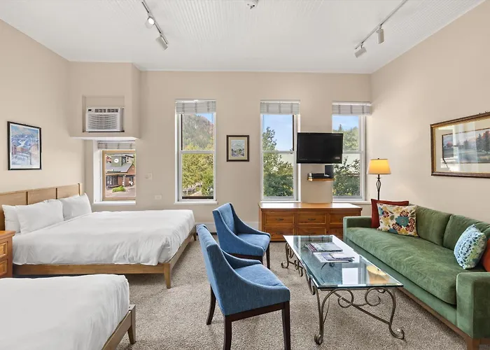 Independence Square 213, Spacious Hotel Room With 2 Queen Beds, Wet Bar, And Sitting Area