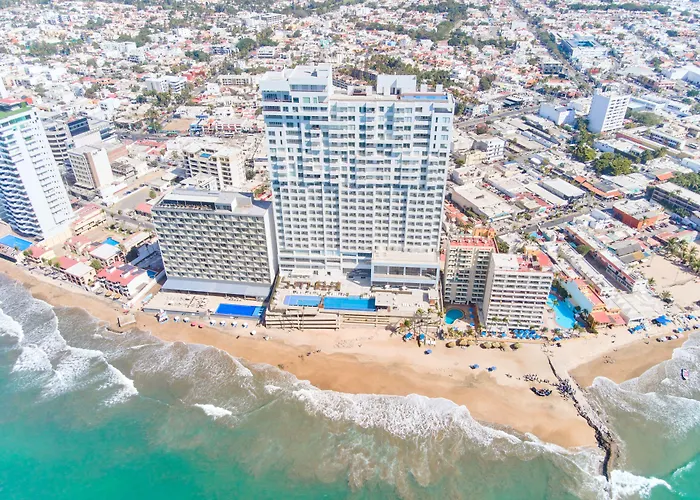 Courtyard By Marriott Mazatlan Beach Resort