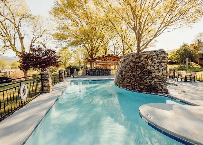 Tremont Lodge & Resort