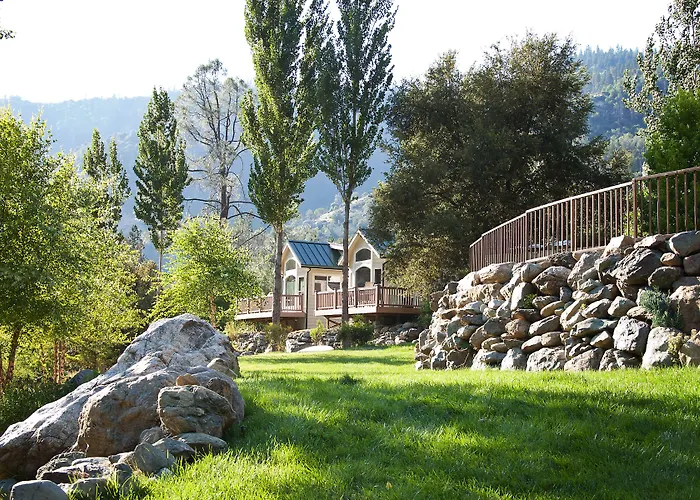 Strawhouse Resorts