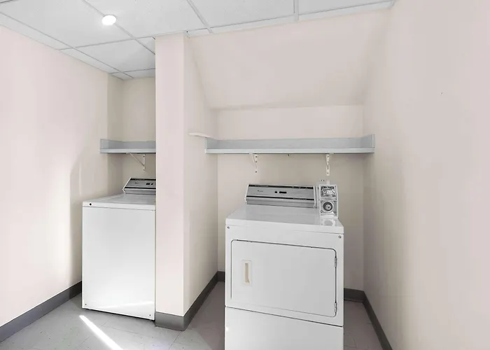 Cobblestone Hotel & Suites - Ladysmith