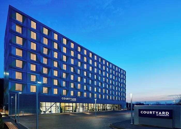 Courtyard By Marriott Luton Airport