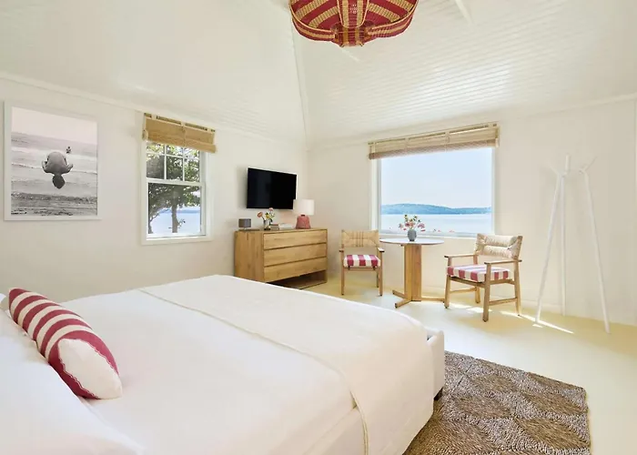 Silver Sands Motel & Beach Bungalows