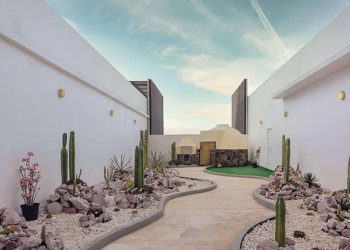 Doubletree By Hilton Mazatlan, Sin
