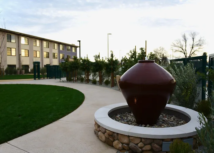 Sheraton Redding Hotel At The Sundial Bridge