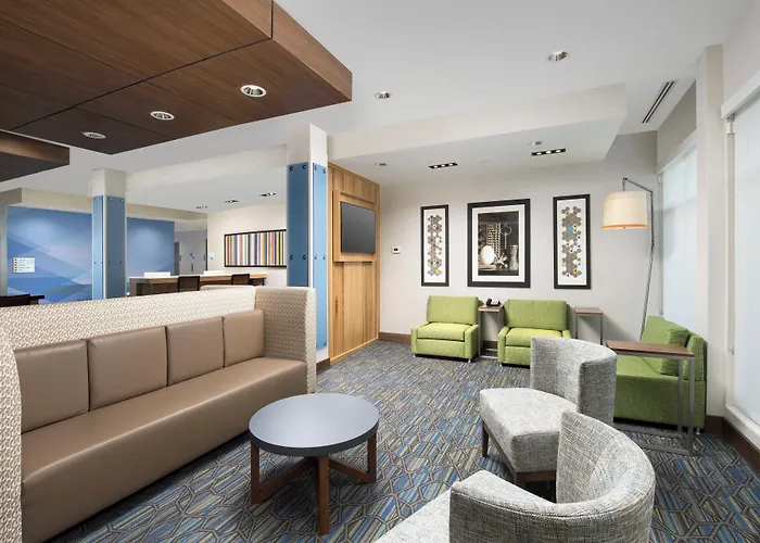 Holiday Inn Express & Suites San Antonio North-Windcrest By Ihg