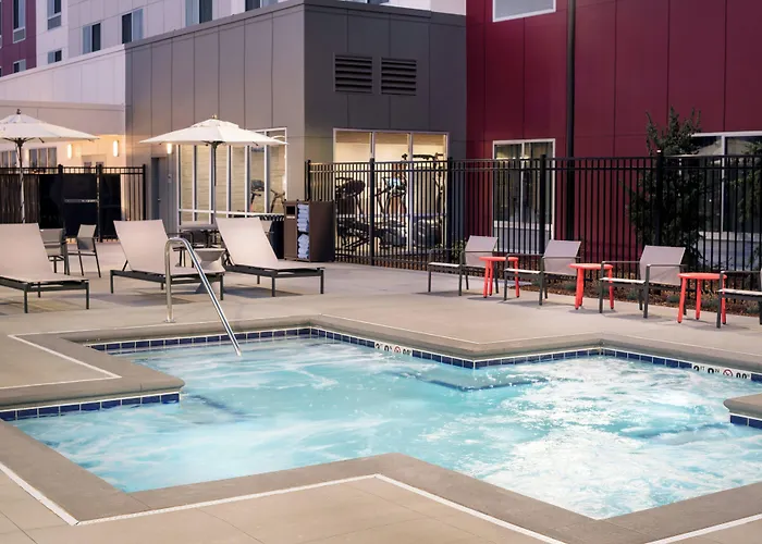 Courtyard By Marriott Pullman