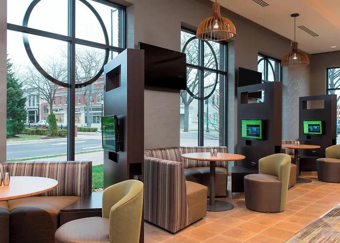 Courtyard By Marriott Holland Downtown