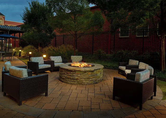Courtyard By Marriott Carrollton