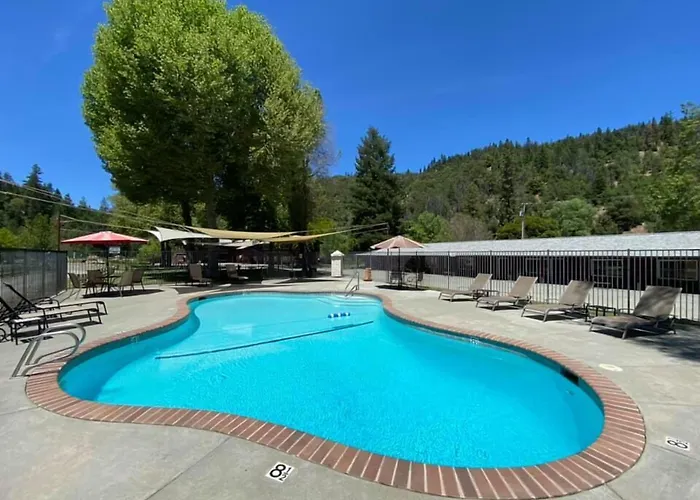 Indian Creek Lodge