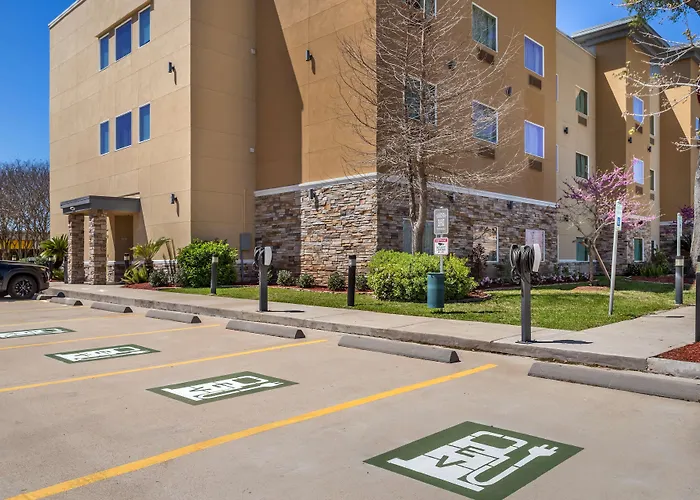 Best Western Plus Lake Jackson Inn & Suites