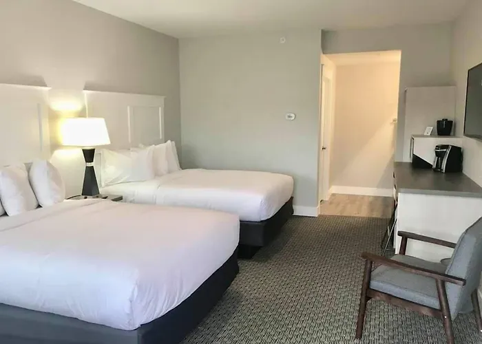 Empire Lakeshore Inn