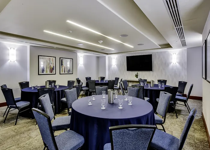 Hilton Garden Inn Alexandria Old Town National Harbor