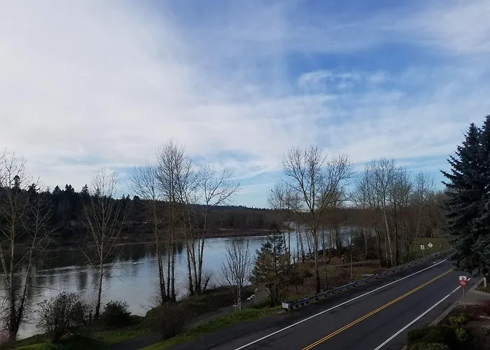 Best Western Plus Rivershore Hotel