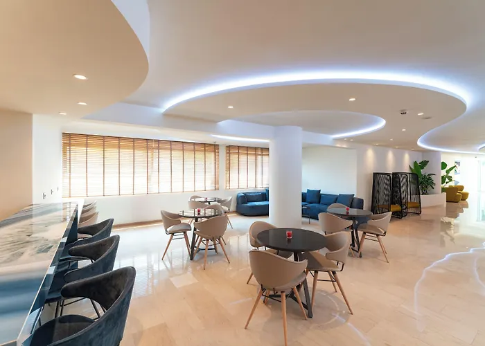 Amphitryon City Hotel