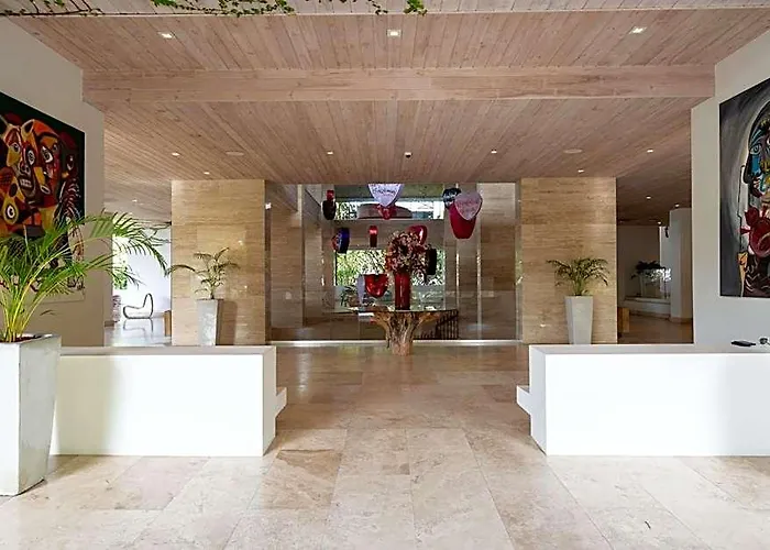 Hodges Bay Resort & Spa, An Hq Luxury Resort & Residences