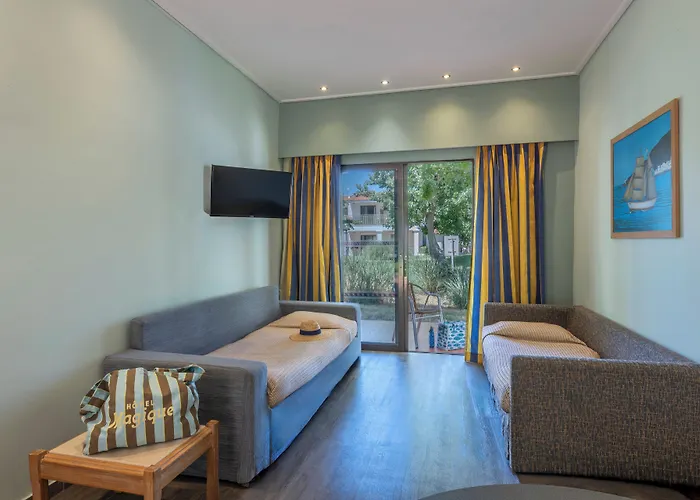 Golden Coast Hotel & Bungalows