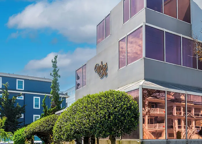 Watson'S Regency Suites