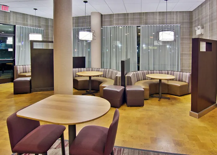 Courtyard By Marriott Clarksville