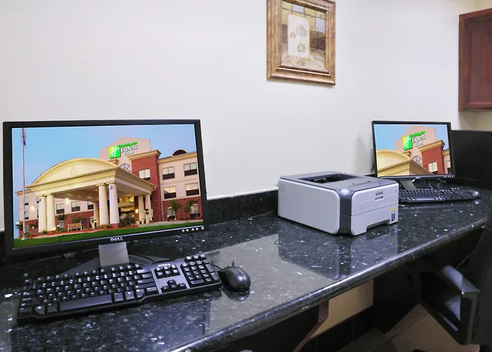 Holiday Inn Express & Suites Sealy By Ihg