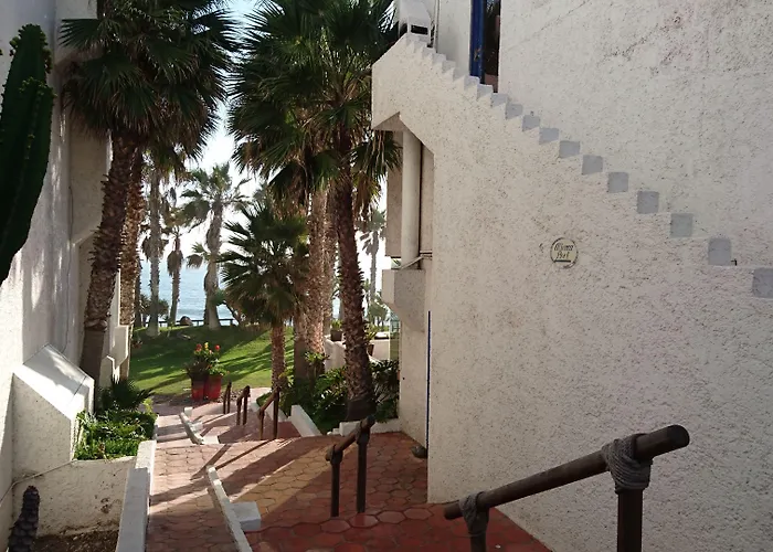 Las Rocas Resort & Spa