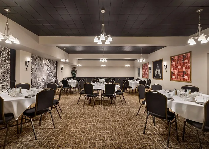 Super 8 By Wyndham Sarnia On