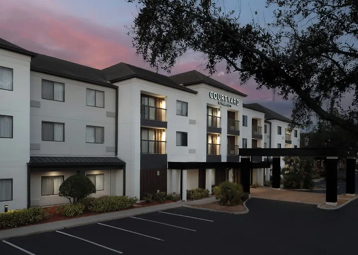 Courtyard By Marriott Lakeland