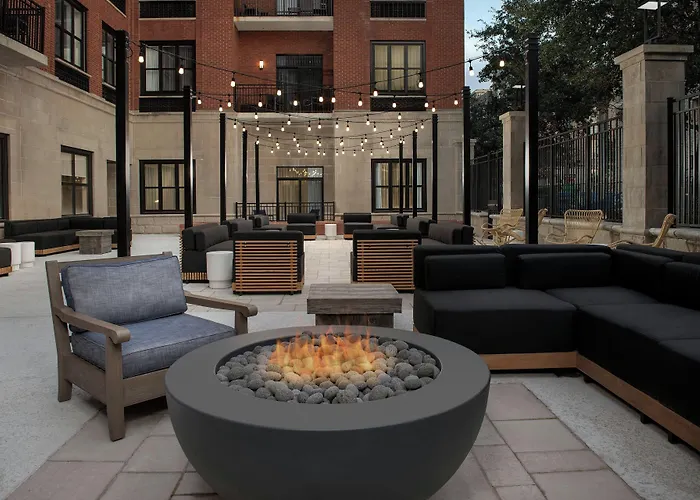 Courtyard By Marriott Savannah Downtown - Historic District