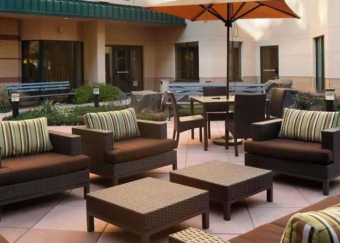 Courtyard By Marriott Jersey City Newport