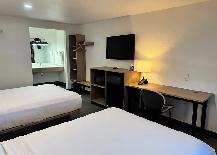 Rodeway Inn & Suites Rancho Mirage - Palm Desert Area