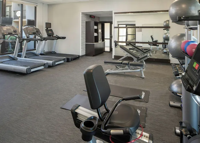 Courtyard By Marriott Memphis East/Park Avenue