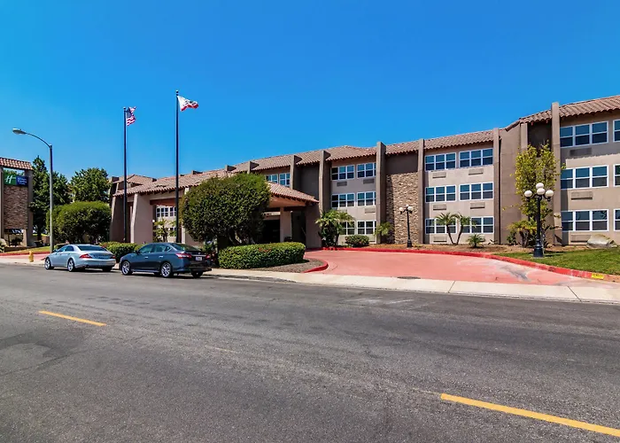 Holiday Inn Express & Suites Camarillo By Ihg