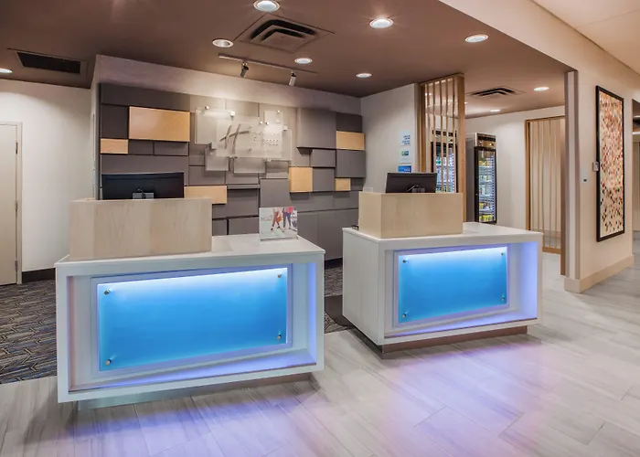Holiday Inn Express - Fall River North