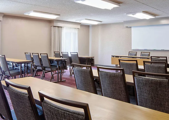 Courtyard By Marriott Dallas Arlington Entertainment District