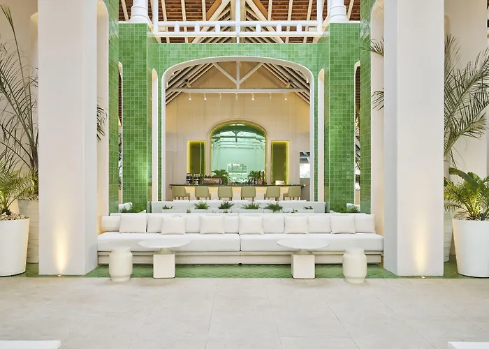 Lux* Belle Mare Resort & Villas