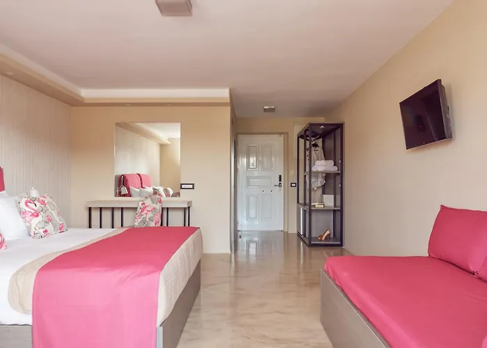 Koukounaria Hotel & Suites
