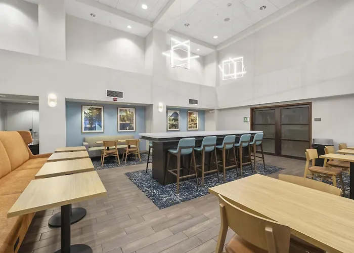 Hampton Inn & Suites Lancaster