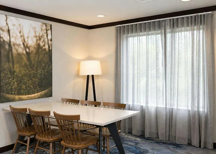 Fairfield Inn & Suites By Marriott Milwaukee Airport